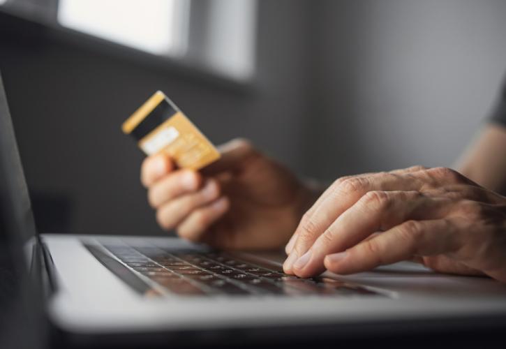 Οι εορταστικές παγίδες των καρτών: Πώς να αποφύγεις απάτες και κλοπές στις γιορτές