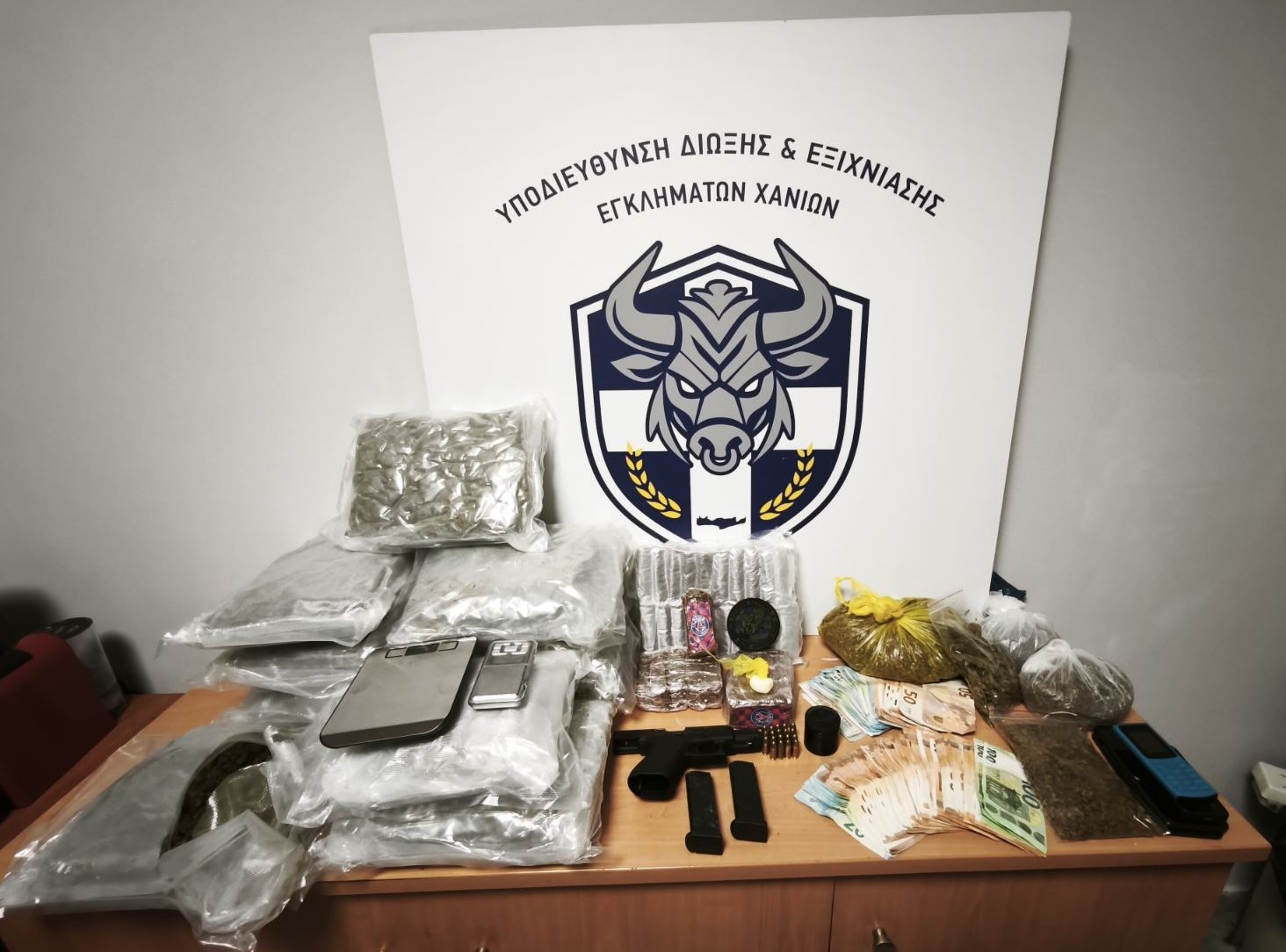 Αλλοδαπός στα Χανιά, αποθήκευε ναρκωτικά σε ειδικά διαμορφωμένο υπαίθριο χώρο