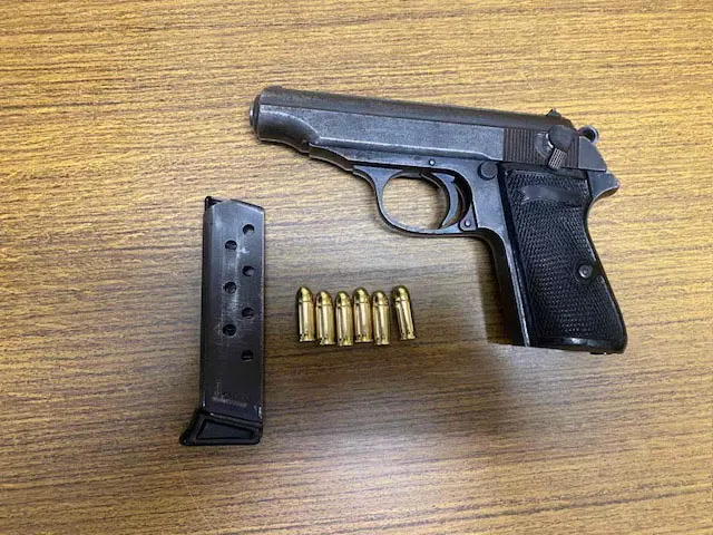 20χρονος  είχε στην κατοχή του πιστόλι με φυσίγγιο στη θαλάμη και προσαρτημένο γεμιστήρα με 5 φυσίγγια στην περιοχή του Χαϊδαρίου