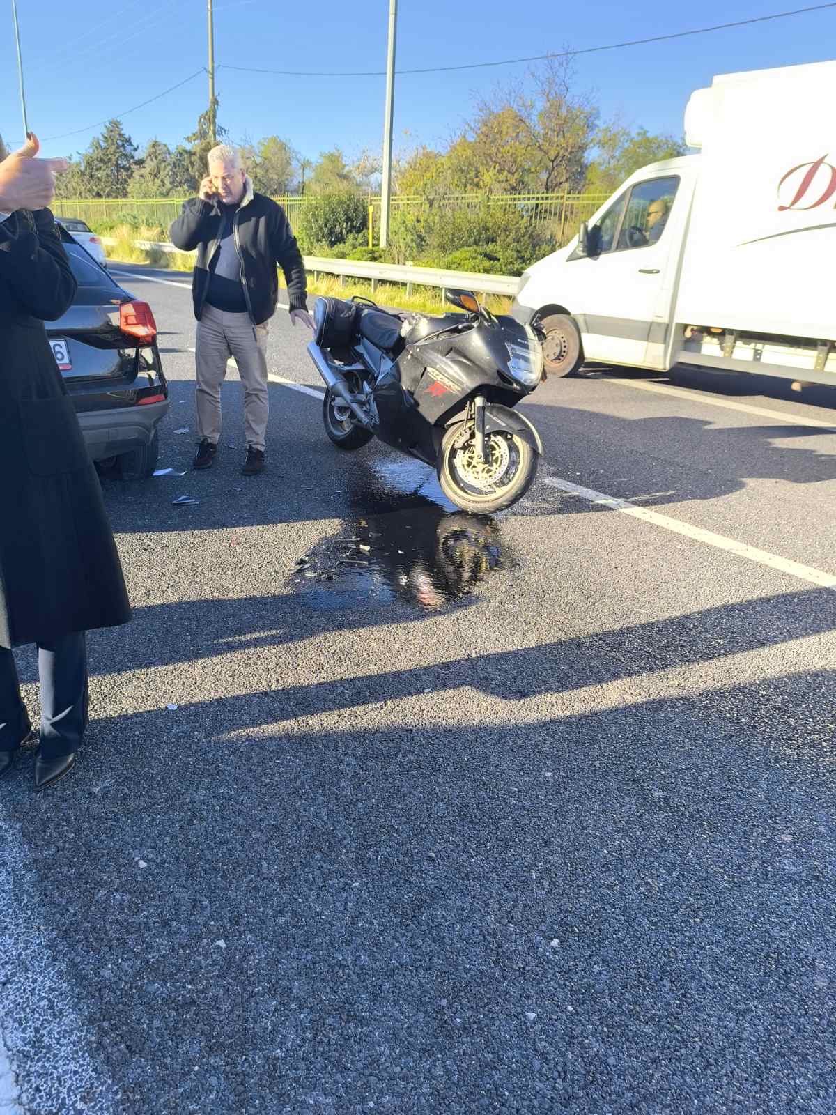 Ο Ε.Ε.Σ. προσέφερε Πρώτες Βοήθειες σε τραυματία τροχαίου στον Περιφερειακό Υμηττού (video)