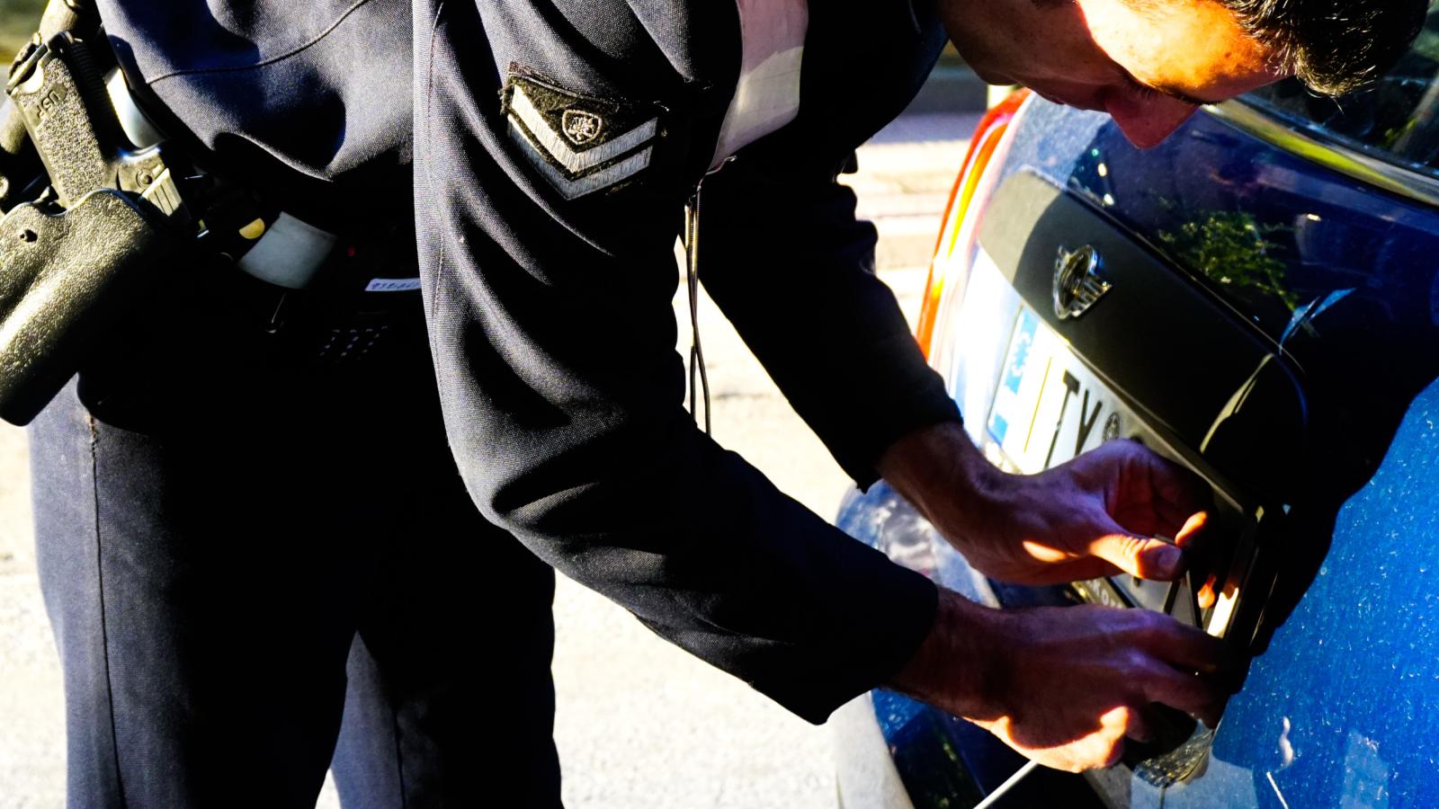 Νέος ΚΟΚ: Αν η πινακίδα σας έχει αυτή τη μορφή, το πρόστιμο είναι 350 ευρώ