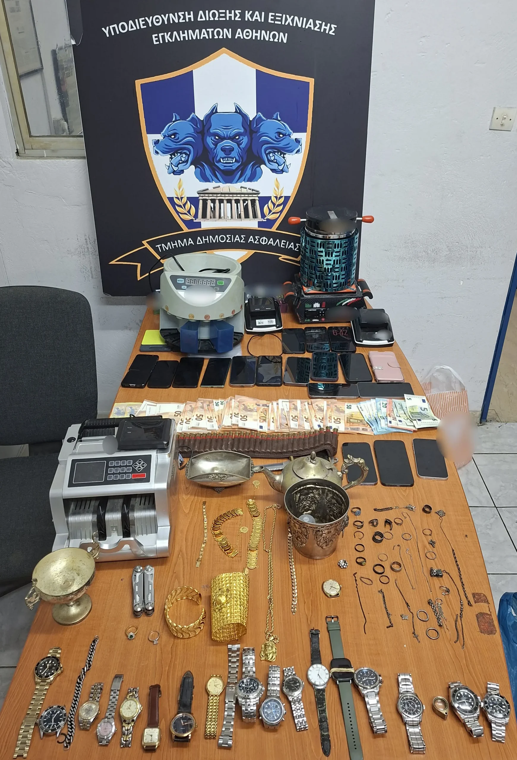 Eντοπίστηκε παράνομο χυτήριο μετάλλων όπου πραγματοποιούνταν λιώσιμο κλεμμένων μεταλλικών αντικειμένων και μεταπώλησή τους