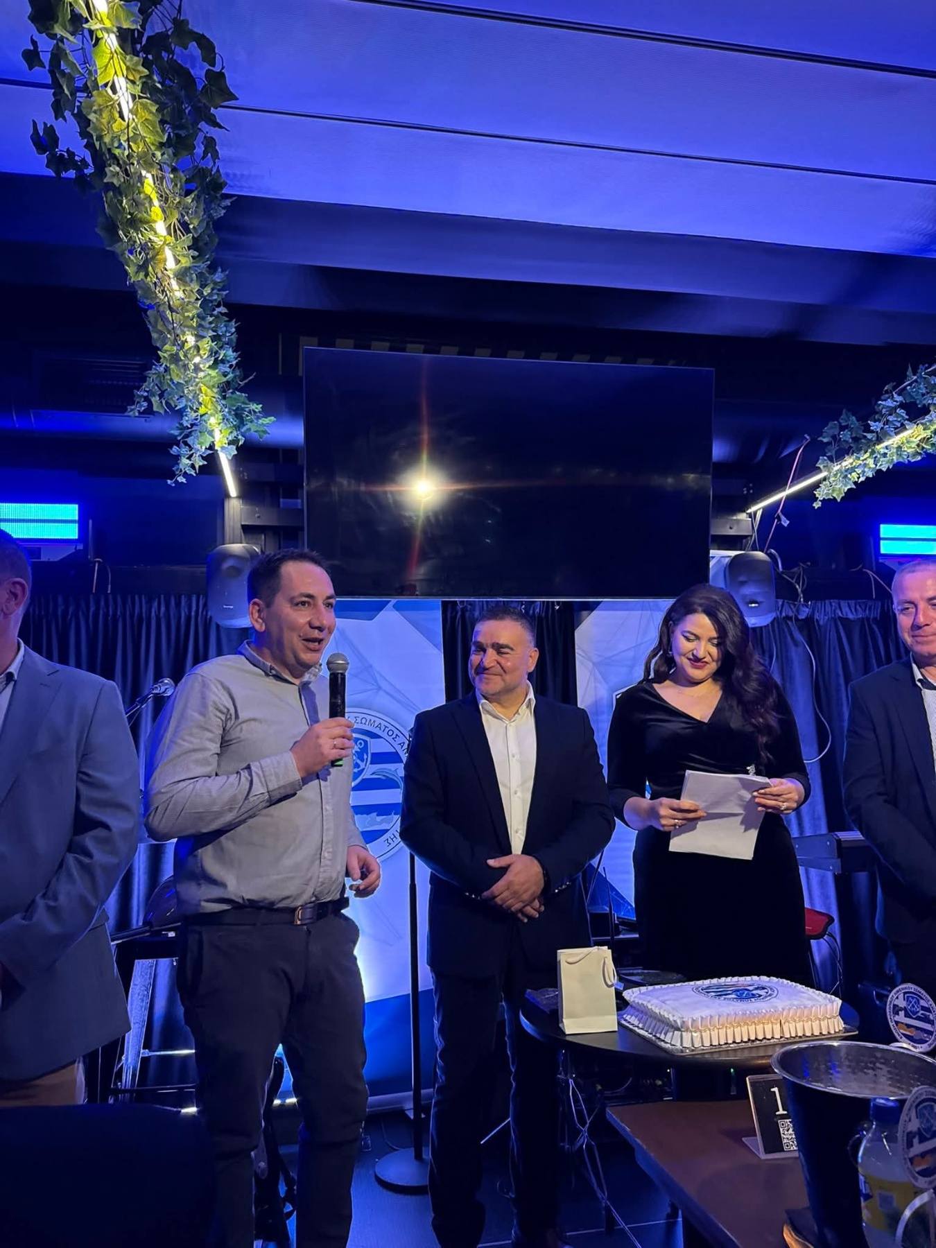 Στην κοπή της πρωτοχρονιάτικης πίτας της “Ενωσης Λιμενικών Υπαλλήλων Ανατ. Κρήτης” οι Πυροσβέστες Νομού Ηρακλείου