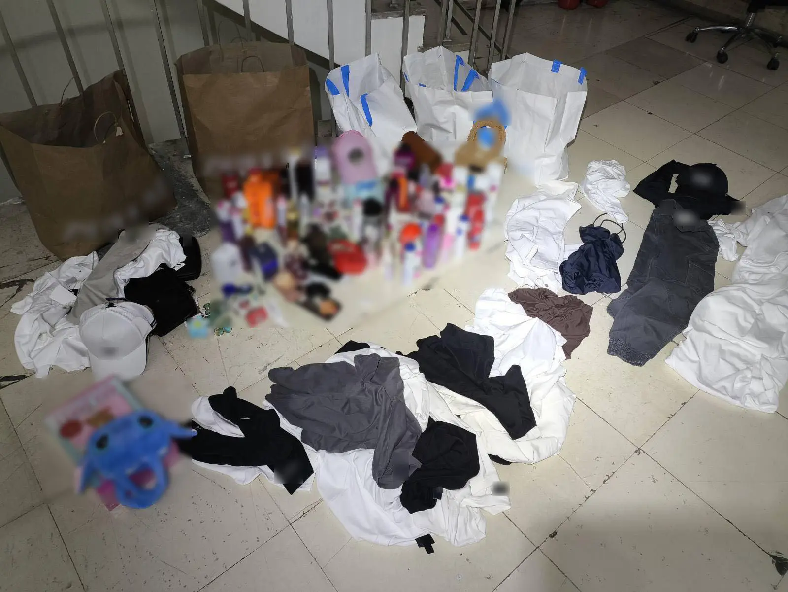 Πέντε συλλήψεις για κλοπές προϊόντων από καταστήματα στο ιστορικό κέντρο της Αθήνας