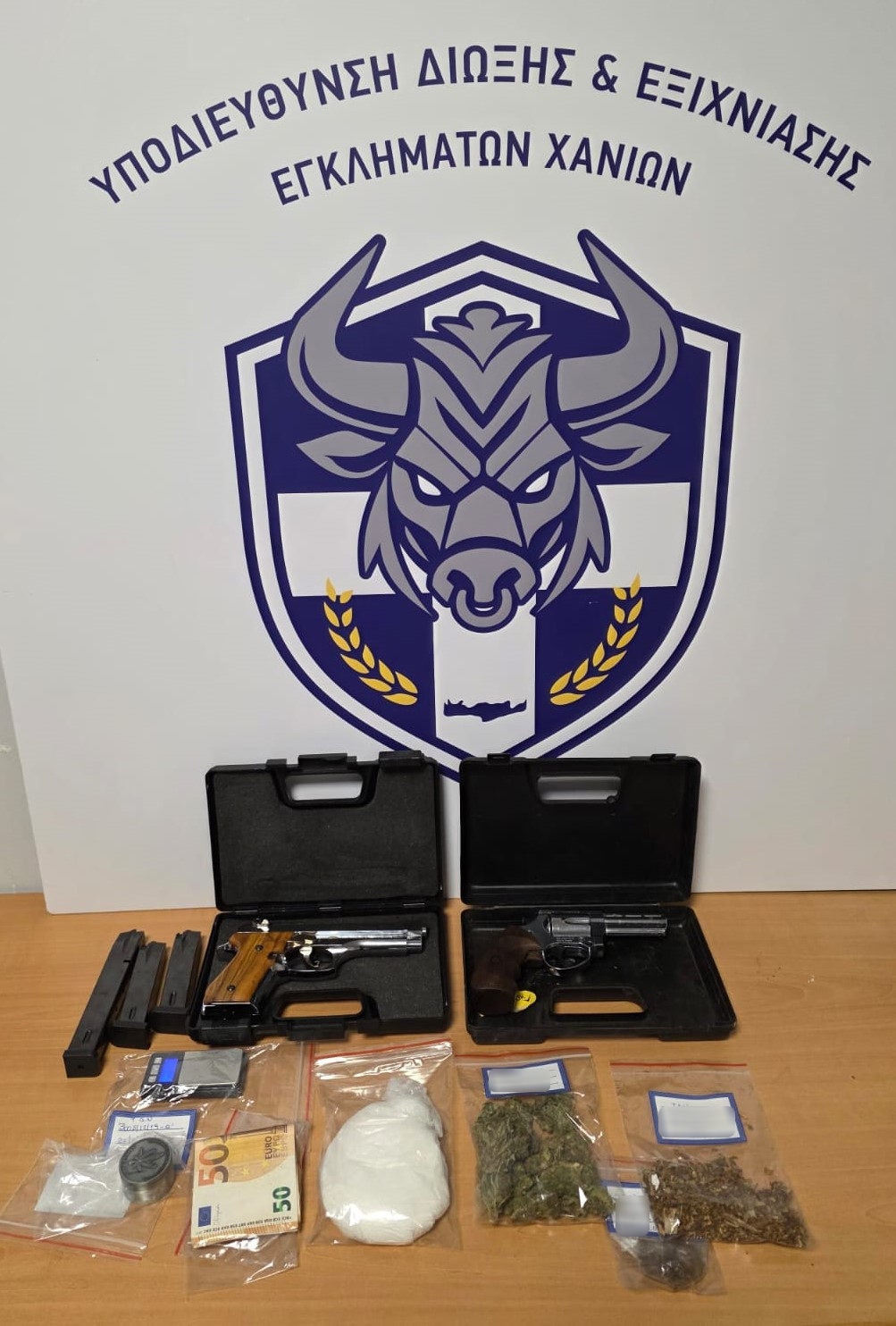 Σύλληψη άνδρα για ναρκωτικά και παράβαση νομοθεσίας περί όπλων στα Χανιά