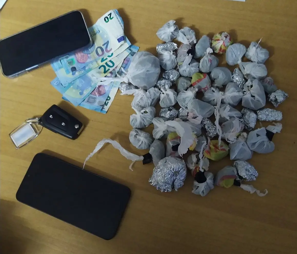 28χρονος αλλοδαπός, είχε κρύψει τα ναρκωτικά στον αεραγωγό του αυτοκινήτου