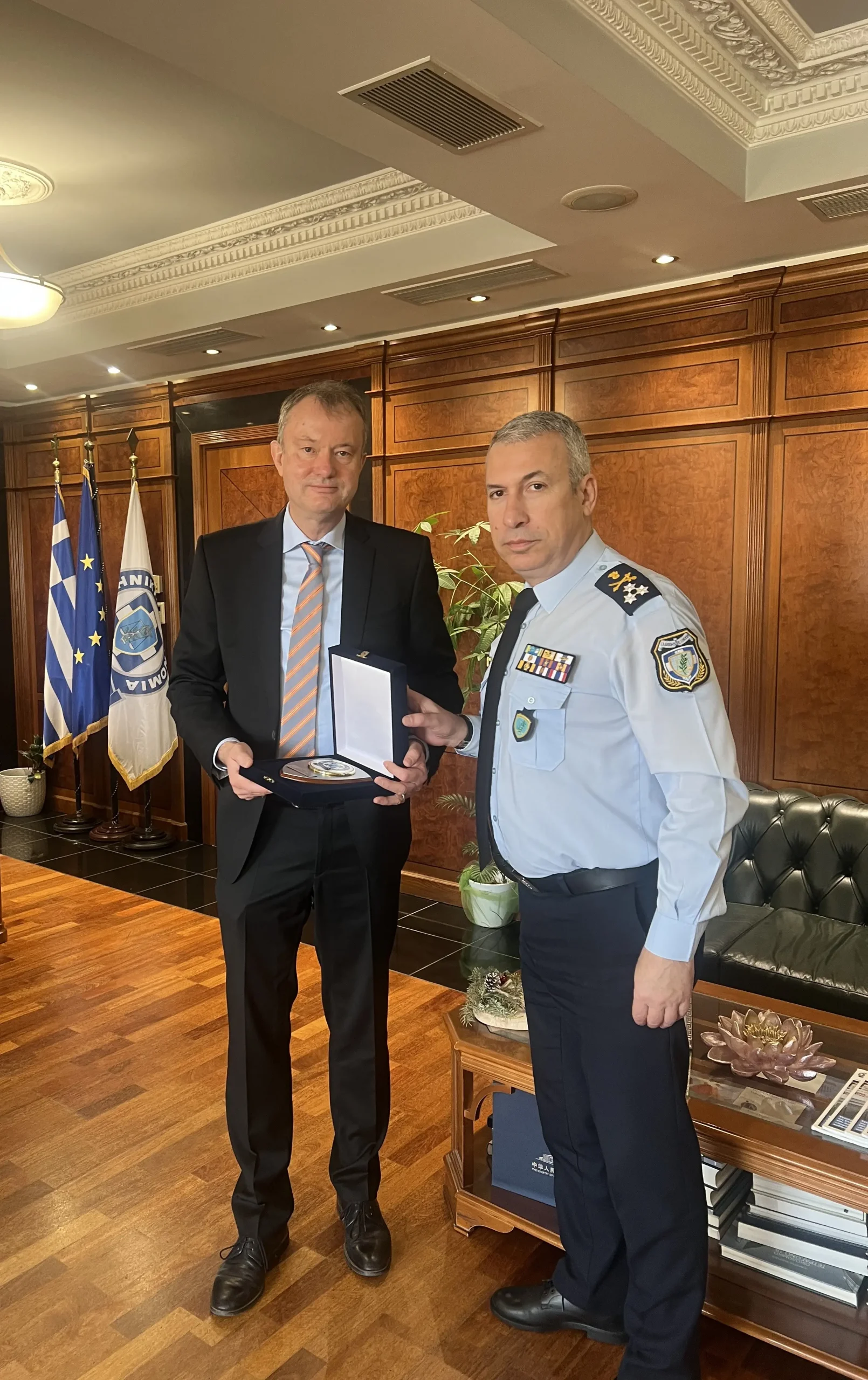 Συνάντηση του Αρχηγού της Ελληνικής Αστυνομίας με τον Πρέσβη της Ελβετίας στην Ελλάδα, κ. Stefan Estermann