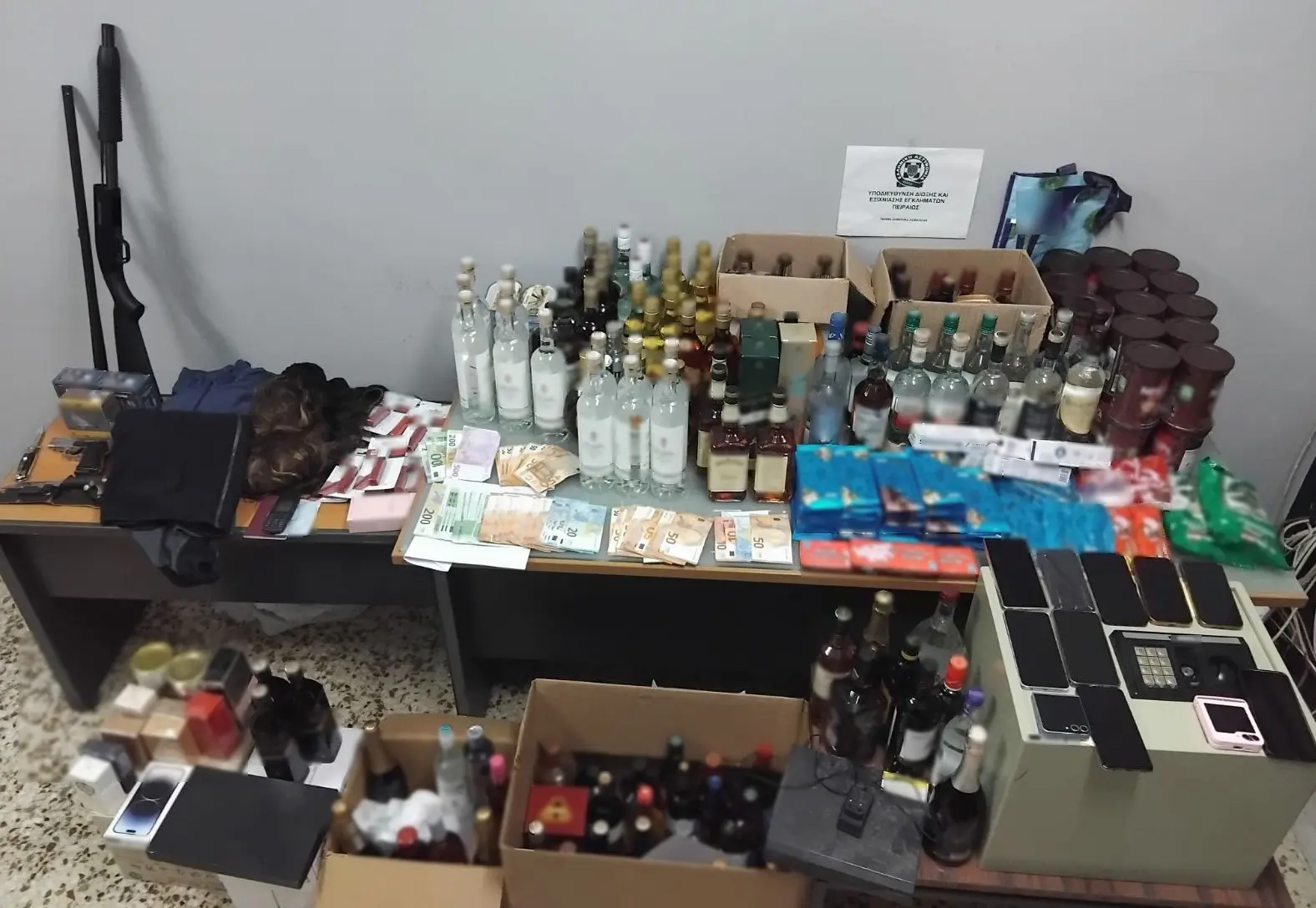 Εγκληματική οργάνωση διέπραττε κλοπές προϊόντων από καταστήματα στην Αττική – Συνελήφθησαν 9 άτομα