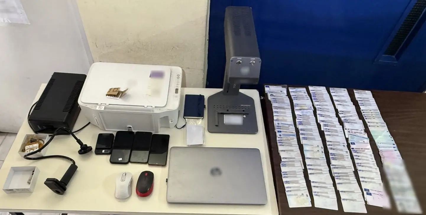 22χρονος αλλοδαπός  διακινούσε πλαστά ταξιδιωτικά έγγραφα στην περιοχή του Αγίου Παντελεήμονα