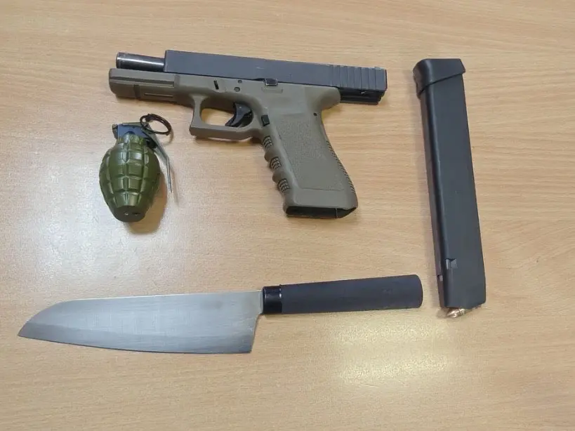 Μοσχάτο: 33χρονος είχε στο αυτοκίνητό του πιστόλι με γεμιστήρα και 7.575 ευρώ