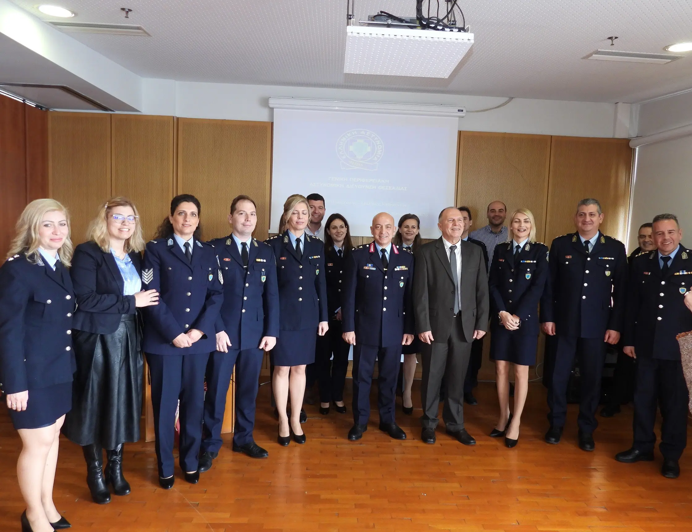 Σε συγκινησιακό κλίμα η τελετή παράδοσης – παραλαβής της Γενικής Περ/κής Αστυνομικής Δ/νσης Θεσσαλίας στο Αστυνομικό Μέγαρο Λάρισας