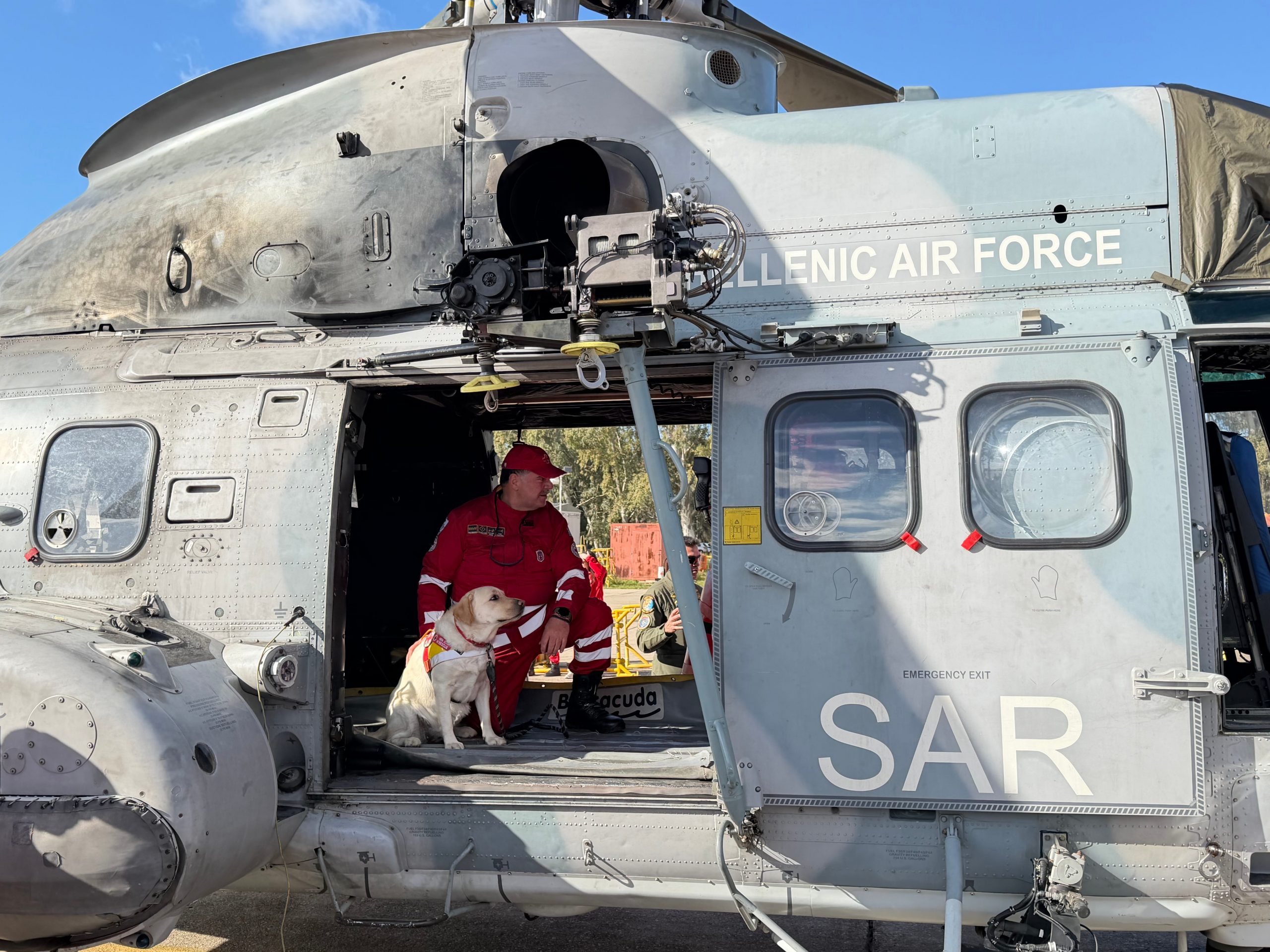 O Ε.Ε.Σ. σε εντυπωσιακή διασωστική άσκηση σε θάλασσα και ξηρά με ελικόπτερο Super Puma της Π.Α. (video)