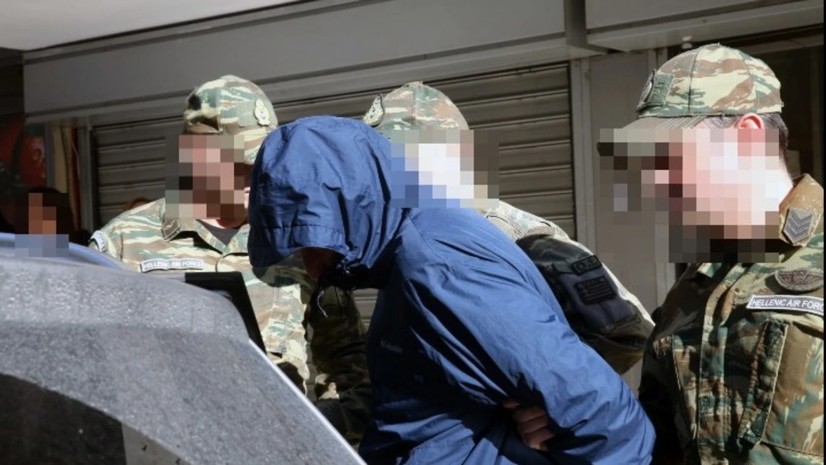 Απολογία του σμήναρχου στο Αεροδικείο Αθηνών: Υπό κράτηση έως την Τρίτη οπότε θα απολογηθεί σε στρατιωτικό εισαγγελέα