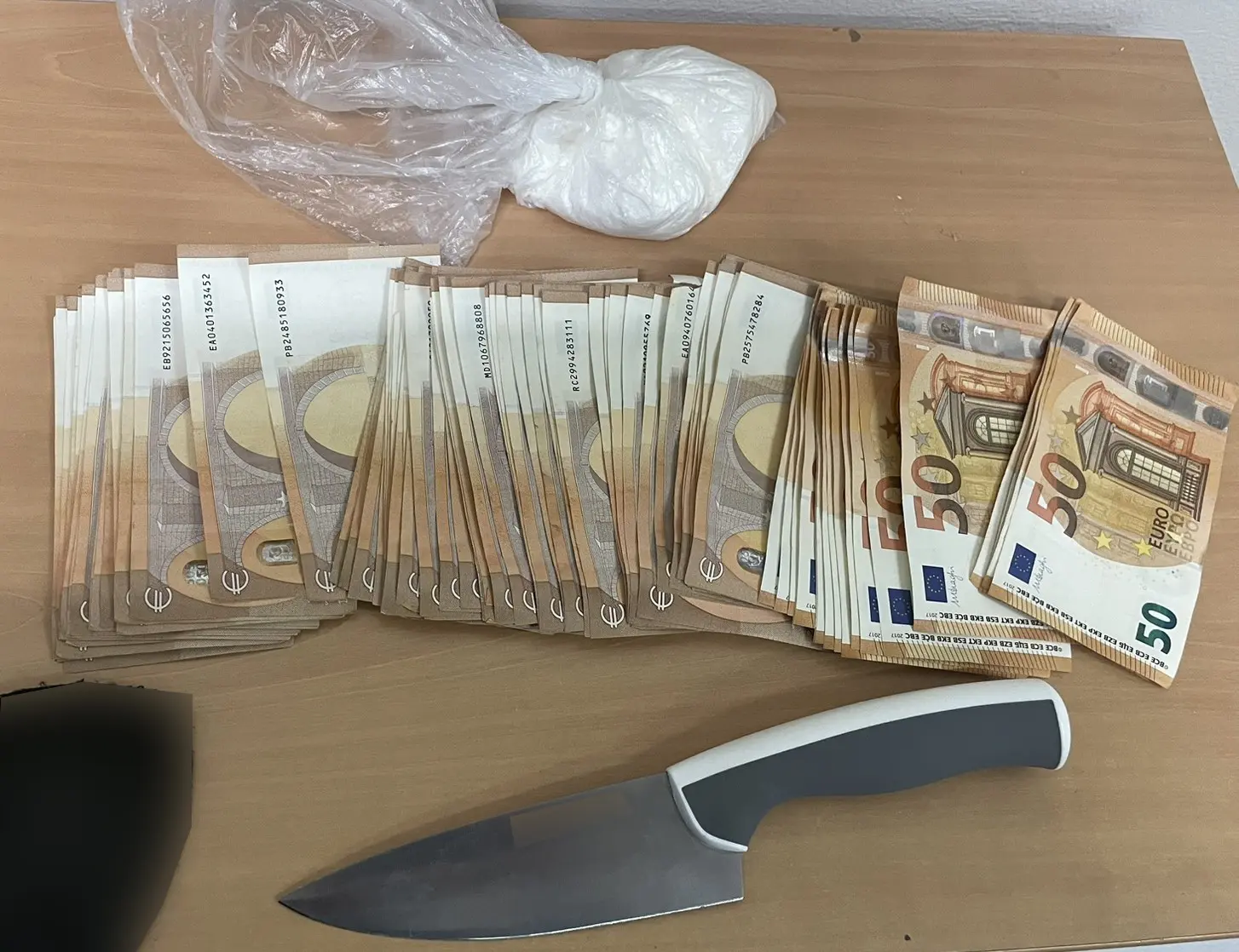 45χρονος  βρέθηκε να κατέχει στο όχημα του 99,6 γραμμ. κοκαΐνης και το χρηματικό ποσό των 4.300 ευρώ