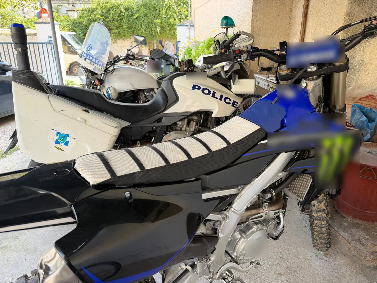 30χρονος εμφανιζόταν σε βίντεο,  σε ζωντανές μεταδόσεις  να οδηγεί μοτοσυκλέτα στο οδικό δίκτυο της Αττικής αναπτύσσοντας ταχύτητα και επικίνδυνους ελιγμούς