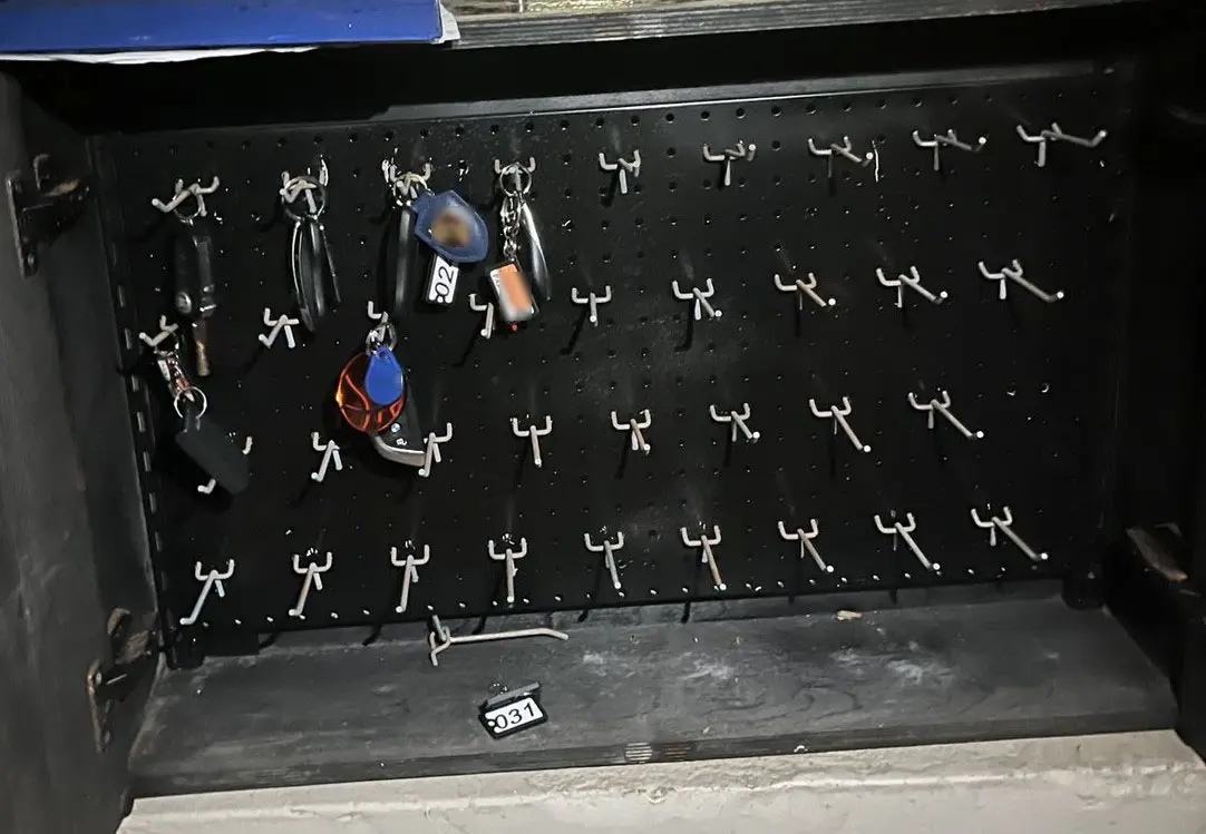 Σύλληψη παρκαδόρου καταστήματος υγειονομικού ενδιαφέροντος – Παρείχε υπηρεσίες στάθμευσης επί πληρωμή