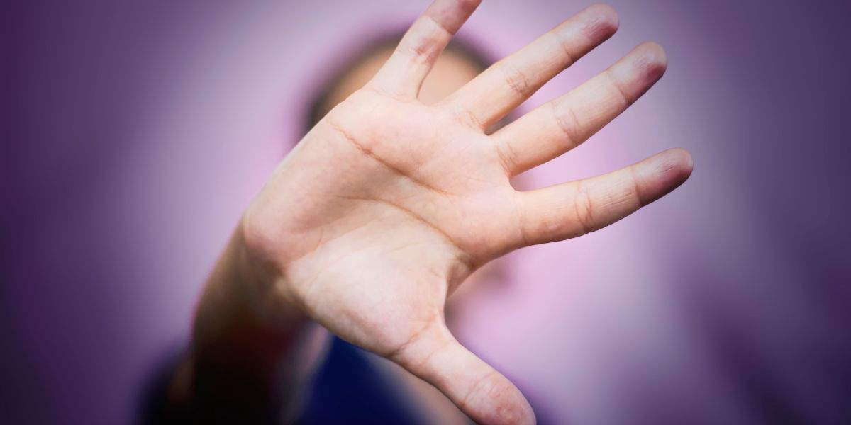 Τι να κάνετε αν υποστείτε ενδοοικογενειακή βία