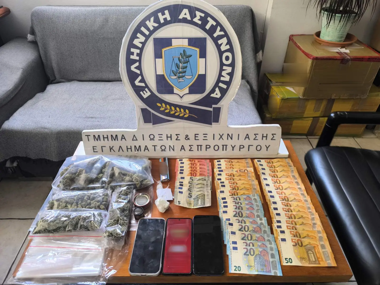 Ζευγάρι διακινούσε ναρκωτικά, με ορμητήριο διαμέρισμα στην περιοχή της Μάνδρας