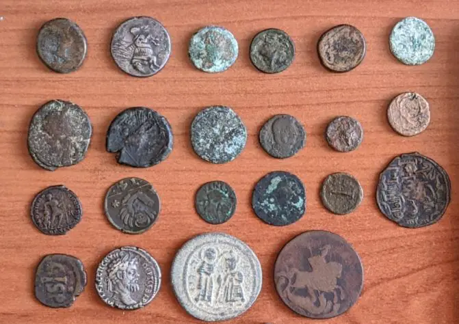 Σύλληψη 41χρονου για παράβαση της νομοθεσίας για την προστασία των αρχαιοτήτων και εν γένει της πολιτιστικής κληρονομιάς – Κατασχέθηκαν 22 αρχαία νομίσματα