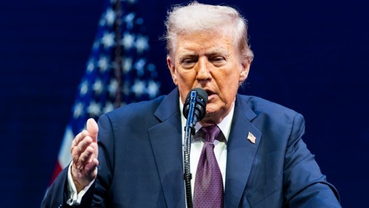 Ο Ντόναλντ Τραμπ εκτιμά πως μια ανατροπή της εξουσίας στο Ιράν θα υπάρξει, όμως “ίσως όχι τώρα”