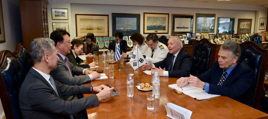 Συνάντηση Στέφανου Γκίκα με τον Πρόεδρο της Κοινοβουλευτικής Επιτροπής Θαλασσίου-Ναυτιλιακού & Αγροτικού Τομέα της Δημοκρατίας της Κορέας, κ. Eoh, Kiy-Ku