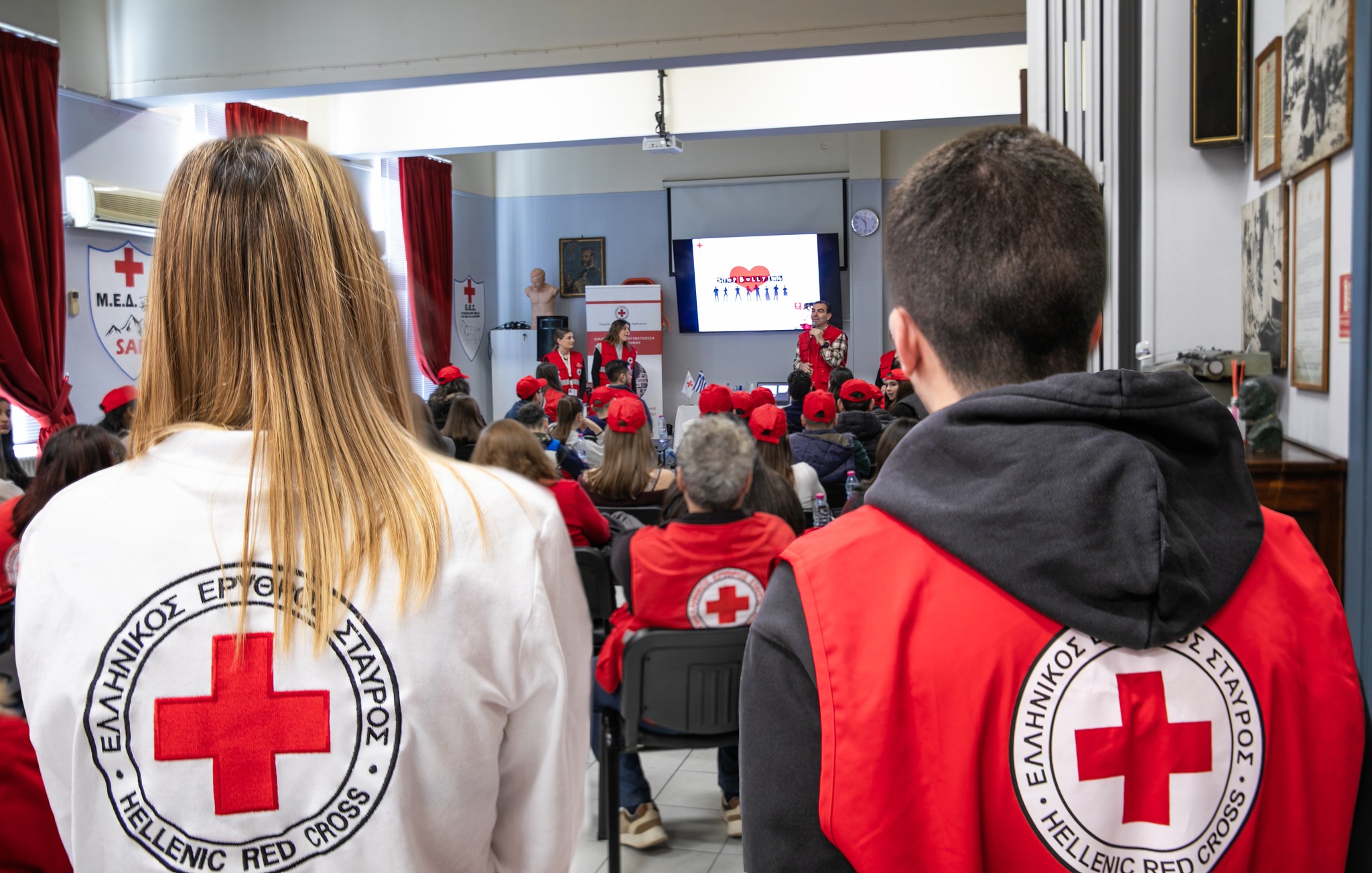 Ο Ε.Ε.Σ. ενημερώνει μαθητές σχολείου για τους κινδύνους του διαδικτύου και τις εξαρτήσεις