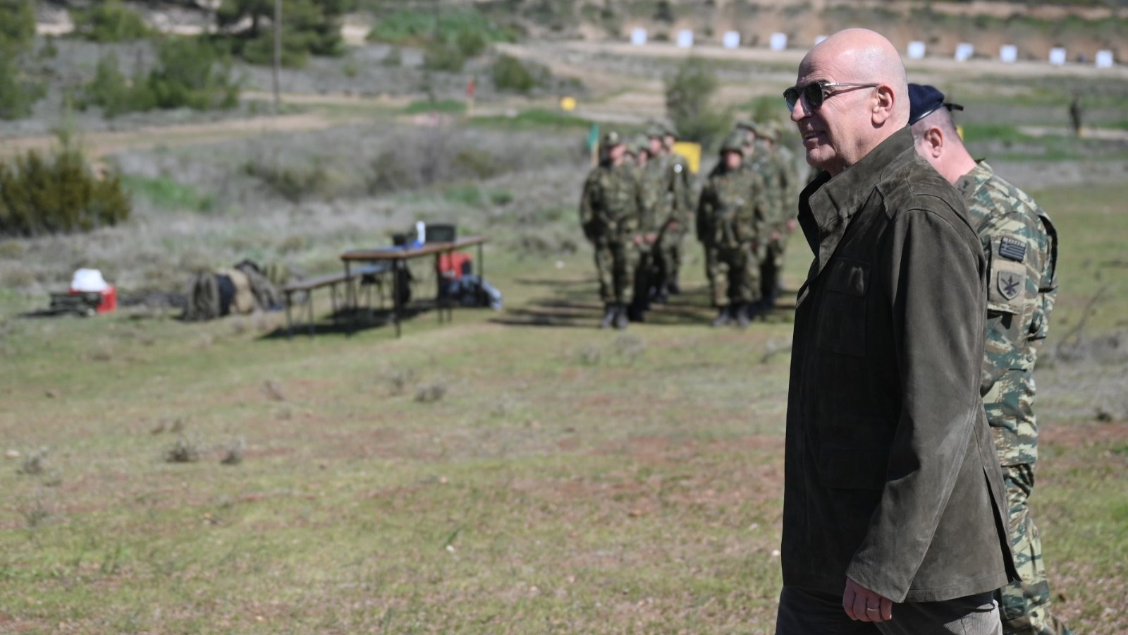 Στο Κέντρο Εκπαίδευσης Νεοσυλλέκτων στη Θήβα ο Ν. Δένδιας