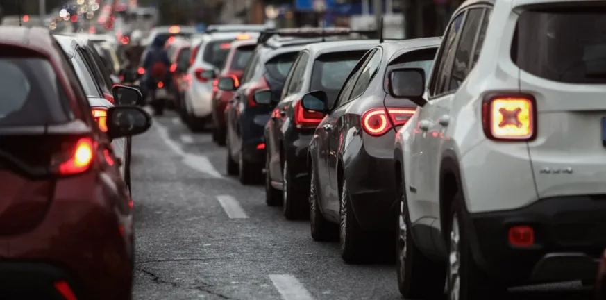 Πρόστιμα και οφειλές 109,5 εκατ. ευρώ σε χιλιάδες ιδιοκτήτες οχημάτων που είναι ανασφάλιστα ή δεν έχουν καταβάλει τέλη κυκλοφορίας