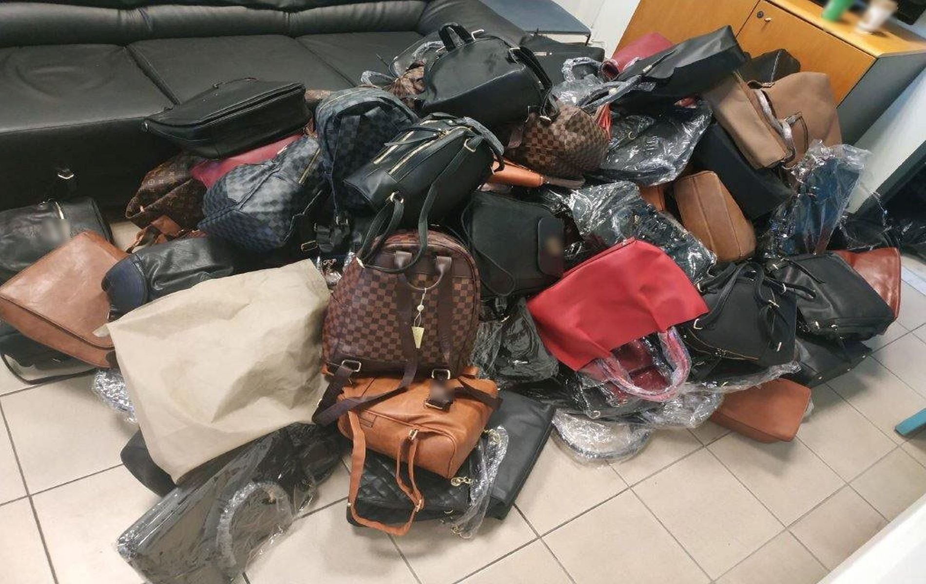 ΔΙΜΕΑ: Καταστράφηκαν 41.993 προϊόντα «μαϊμού» και επιβλήθηκαν πρόστιμα συνολικού ύψους 224.500 ευρώ