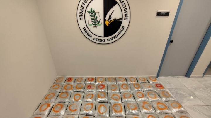 Καστοριά: Σύλληψη 26χρονου με 56 κιλά κάνναβης σε ταξιδιωτικούς σάκους