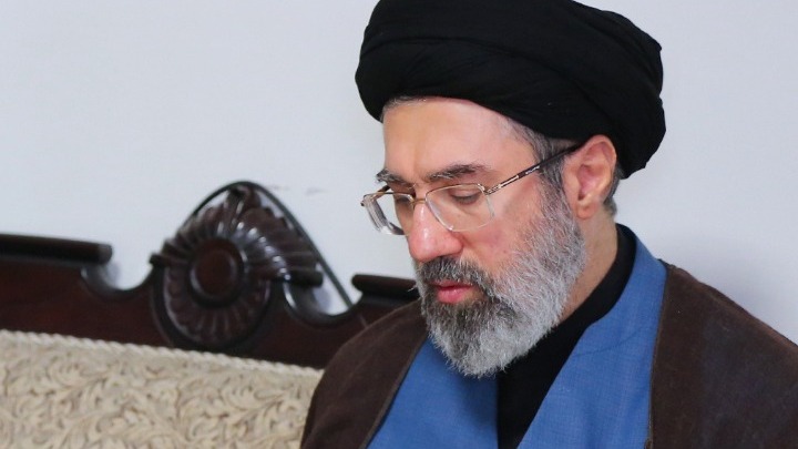 Το Ιράν υπέδειξε ότι ο γιος του Χαμενεΐ επελέγη ως ανώτατος ηγέτης