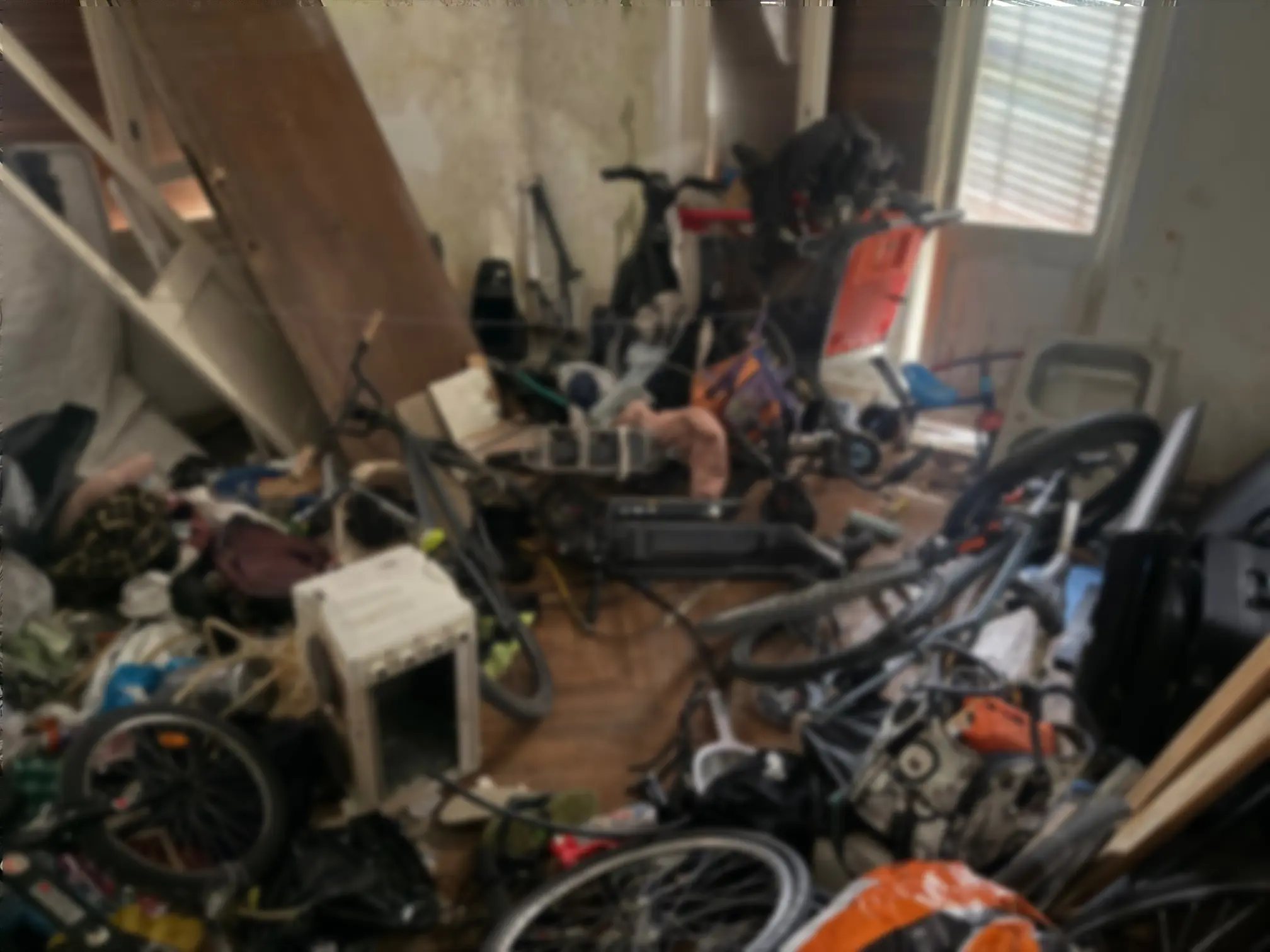 7 αλλοδαποί, χρησιμοποιούσαν διαμέρισμα για την αποθήκευση και αποσυναρμολόγηση κλεμμένων δικύκλων