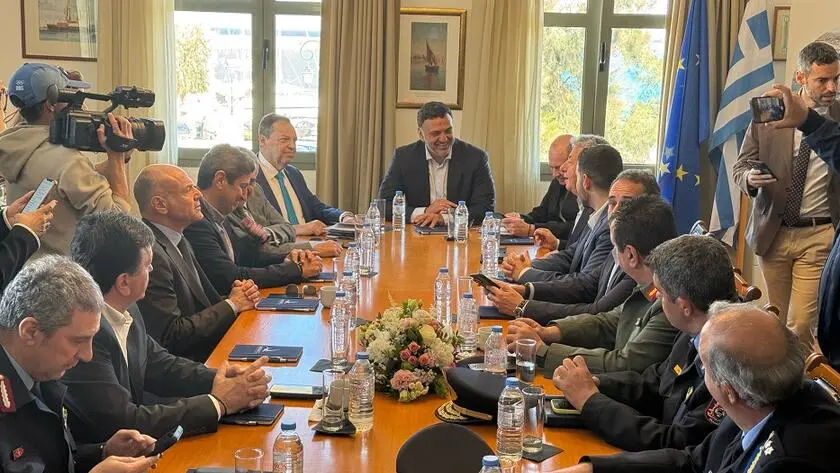 Ευρεία Κυβερνητική Σύσκεψη στον Οργανισμό Λιμένος Ηρακλείου υπό τον Βασίλη Κικίλια