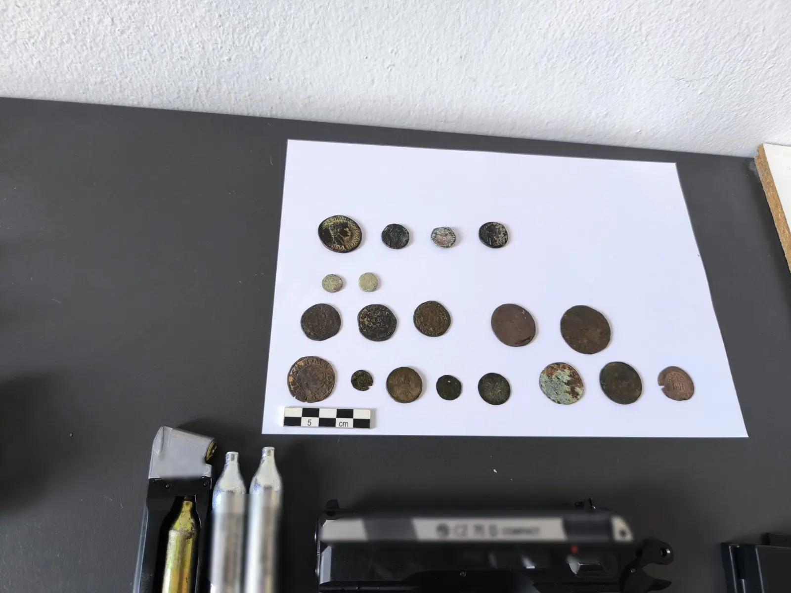 Άνδρας στα Κύθηρα πουλούσε αρχαία αντικείμενα μέσω διαδικτύου