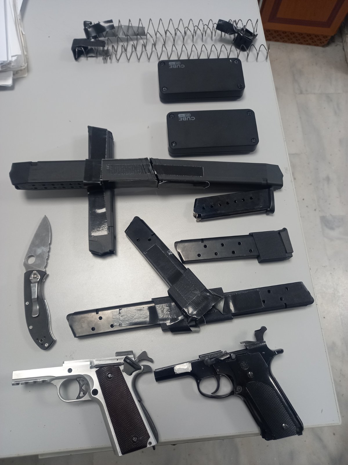 68χρονος έφτασε στο αεροδρόμιο Χανίων με κρυμμένα όπλα στις αποσκευές του