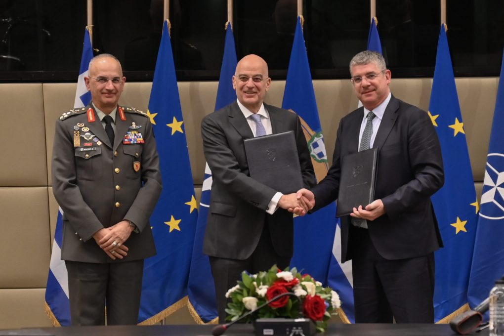 Ο  Ν. Δένδιας υπέγραψε προγραμματική συμφωνία για έργα ενεργειακής αναβάθμισης σε 40 ενεργοβόρα στρατόπεδα