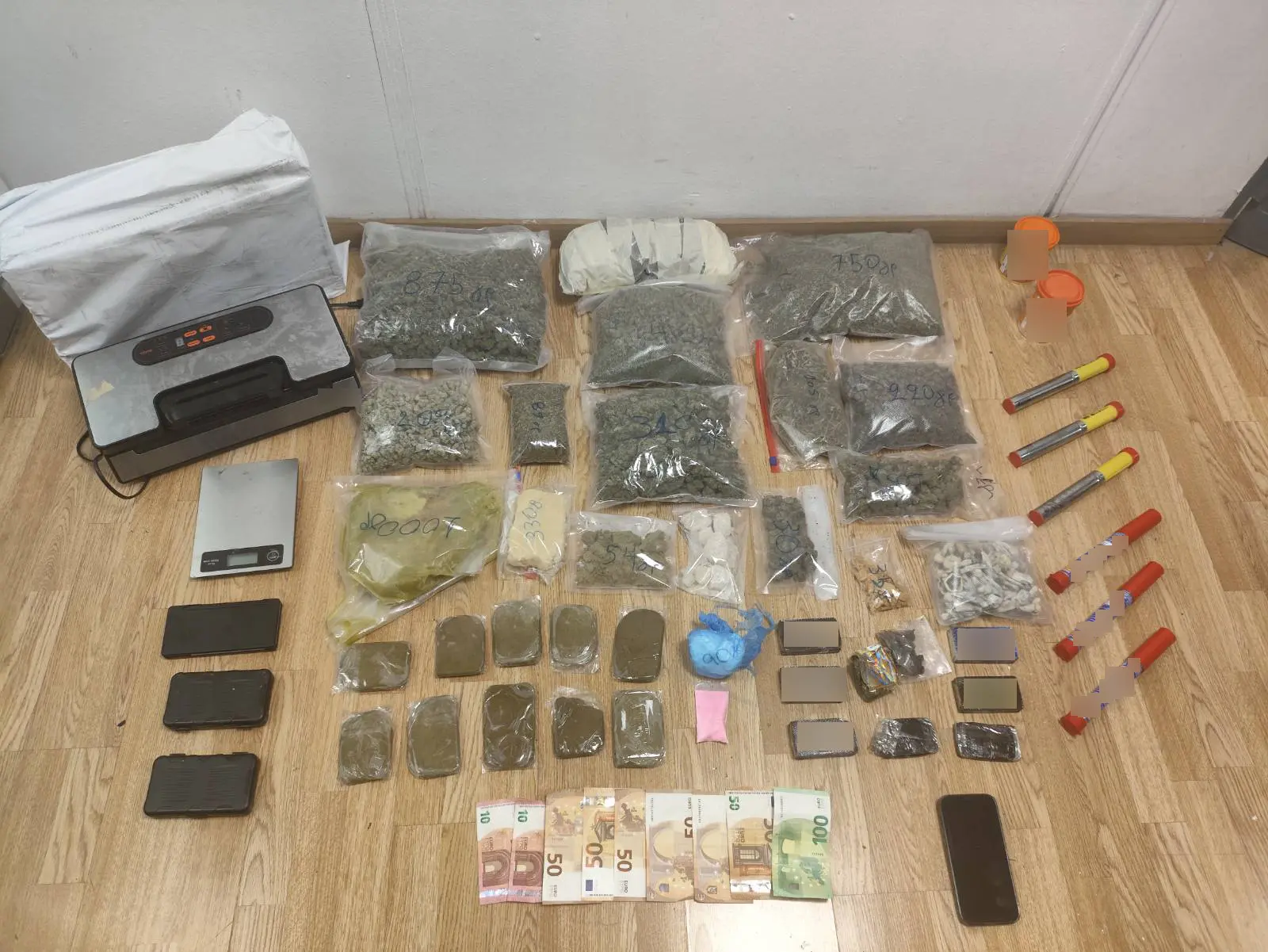 27χρονος προσπάθησε να εισάγει με ταχυδρομικό δέμα στην Ελλάδα ακατέργαστη κάνναβη υδροπονικής καλλιέργειας