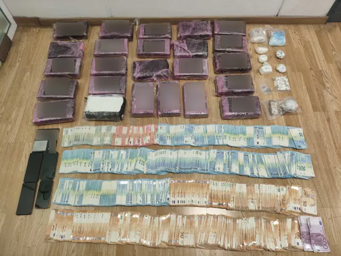 Στα δίχτυα της Δίωξης σπείρα κοκαΐνης στον Πειραιά: Κατασχέθηκαν πάνω από 27 κιλά αξίας 570.000 ευρώ