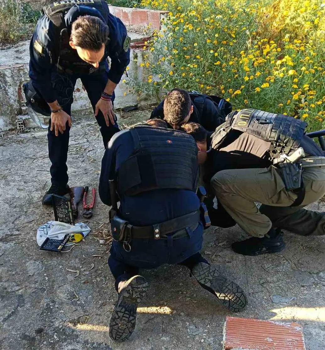 Αστυνομική επιχείρηση σε οικισμό του Ασπρόπυργου έφερε 10 συλλήψεις (video)