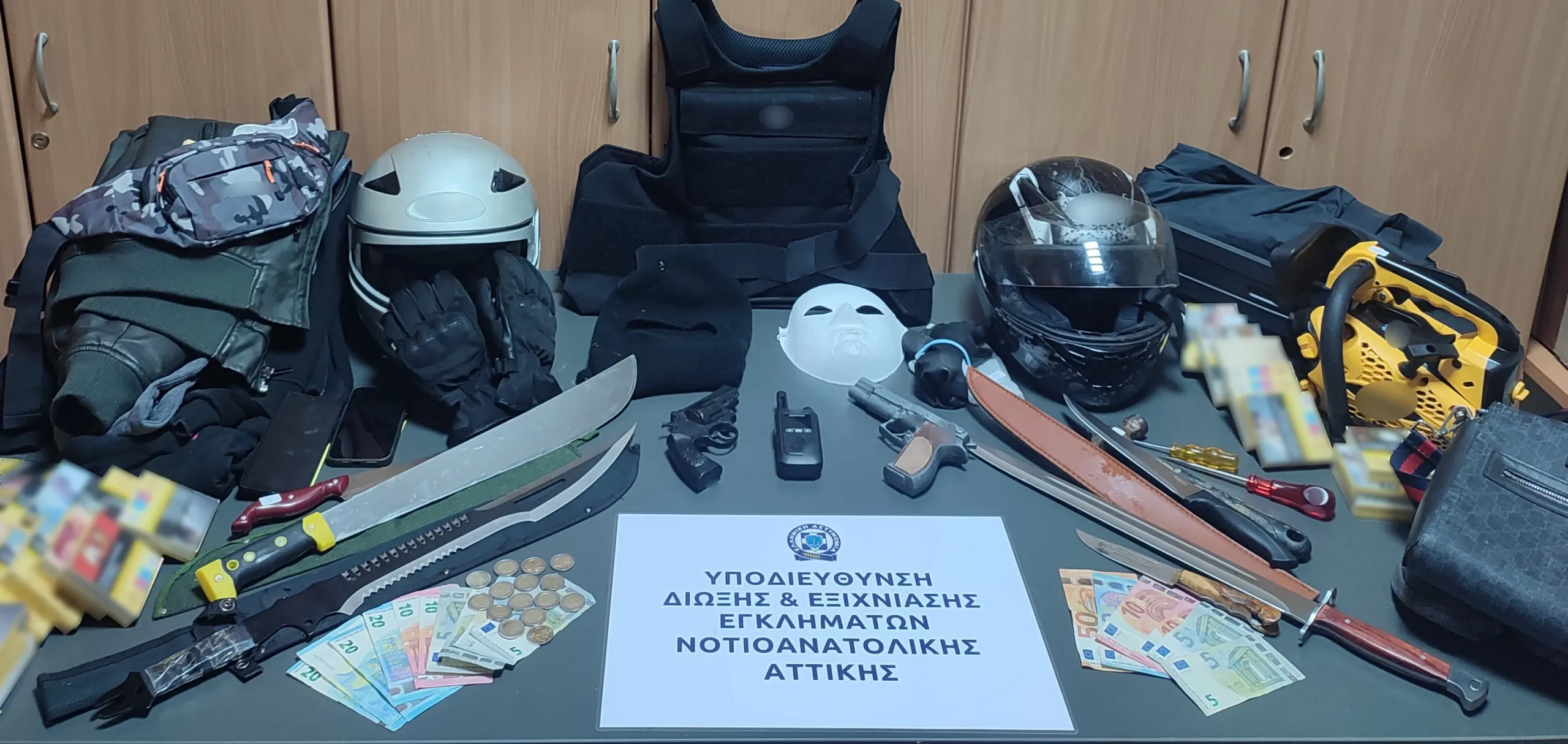 Εξαρθρώθηκε συμμορία ανηλίκων που διέπραττε κλοπές και ληστείες σε περίπτερα και πρατήρια υγρών καυσίμων στα Νότια προάστια Αττικής