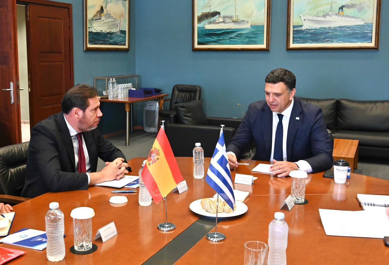 Β. Κικίλιας στη συνάντηση με τον Ισπανό ομόλογό του, Oscar Puente: «Μαζί Ελλάδα και Ισπανία για την ανταγωνιστικότητα των μεσογειακών λιμένων της Ε.Ε»
