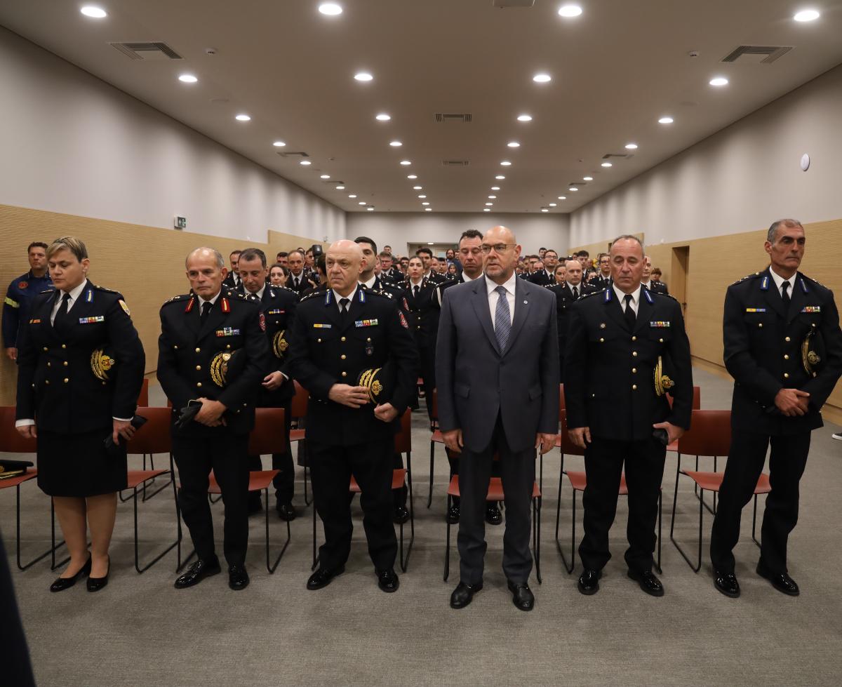 Τελετή αποφοίτησης πυροσβεστικού προσωπικού ειδικών καθηκόντων της Σχολής Επαγγελματικής Μετεκπαίδευσης Επιτελών Στελεχών της Πυροσβεστικής Ακαδημίας