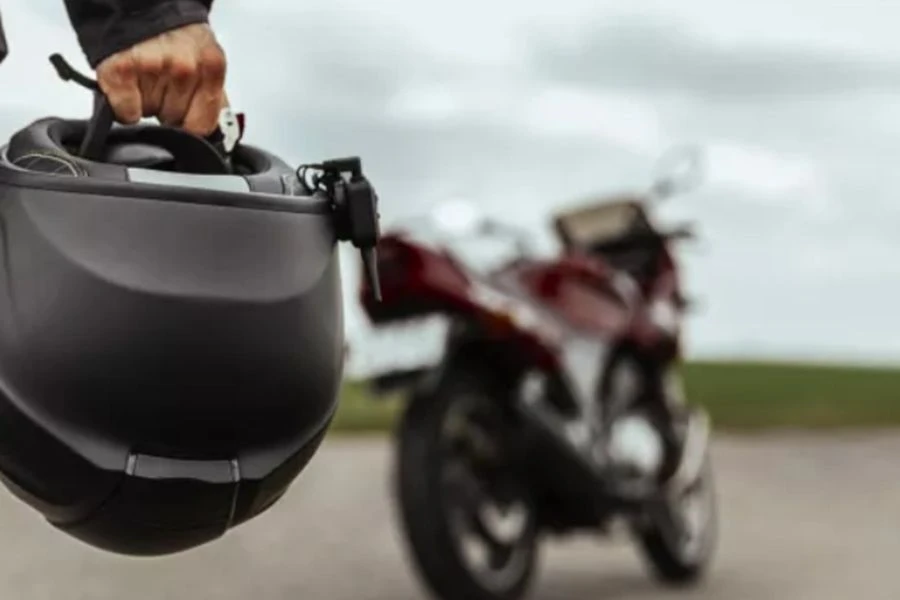 Πάνω από 1.070 παραβάσεις βεβαιώθηκαν την 41η εβδομάδα της εκστρατείας «Μηδενική ανοχή στη μη χρήση κράνους»