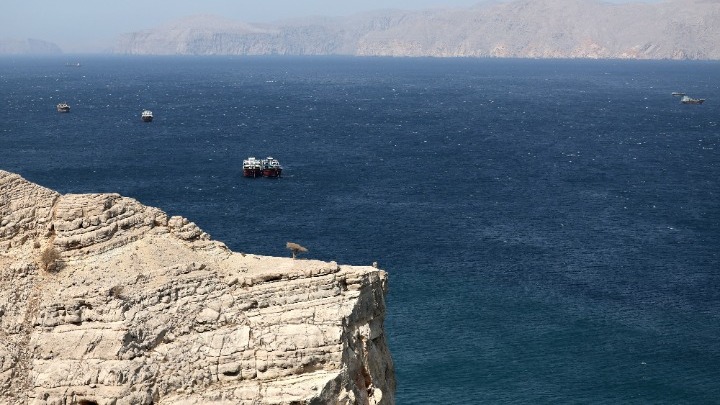 Βρετανία: Σαράντα χώρες συζητούν τρόπους να ξανανοίξει το Στενό του Χορμούζ
