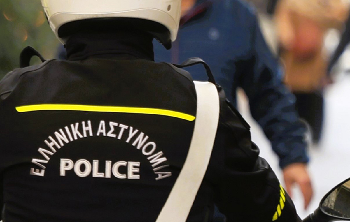 Αυξήσεις και αναδρομικά σε 75.855 ένστολους [πίνακες με τα ποσά για πυροσβέστες, αστυνομικούς, λιμενικούς]