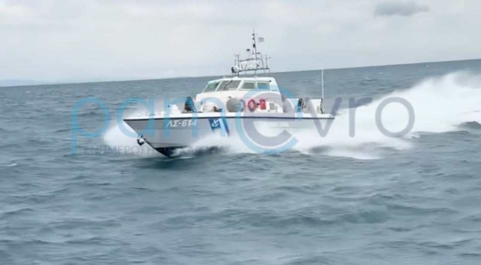 Πρόκληση στη Ζουράφα: Τουρκικό αλιευτικό εναντίον του Λιμενικού ανοιχτά της Σαμοθράκης (video)