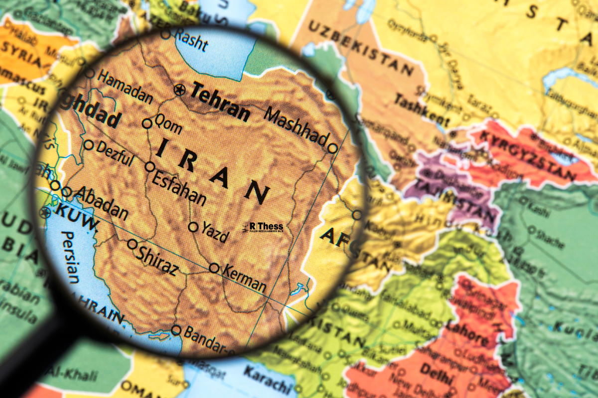 Η Τεχεράνη επιβεβαιώνει πως τα Στενά του Χορμούζ θα παραμείνουν κλειστά στους “εχθρούς” της