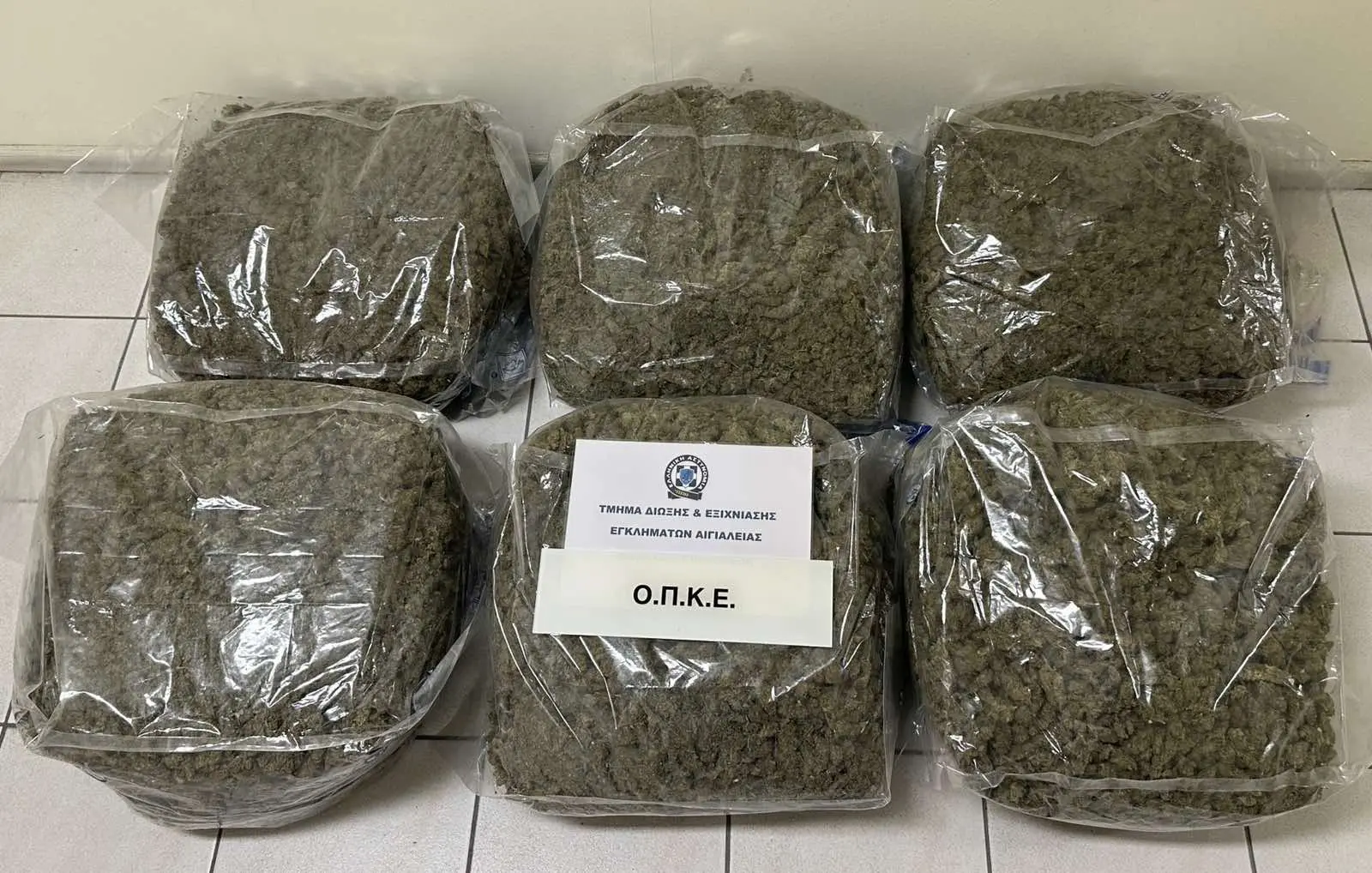 Άνδρας είχε στο αυτοκίνητό του περισσότερα από 32 κιλά κάνναβης