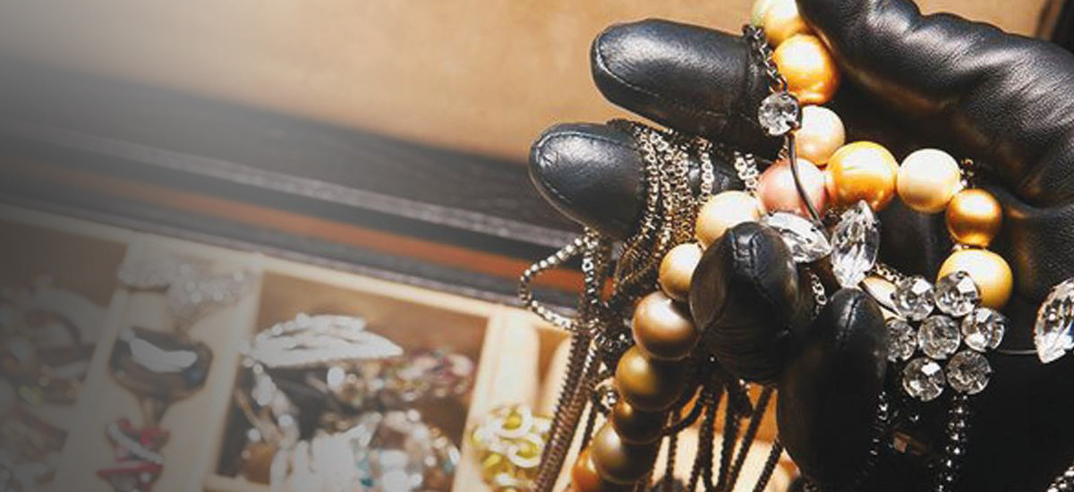 Βόλος: Προσποιήθηκε τον λογιστή, εξαπάτησε ηλικιωμένη και της απέσπασε χρυσές λίρες και χρυσό δαχτυλίδι