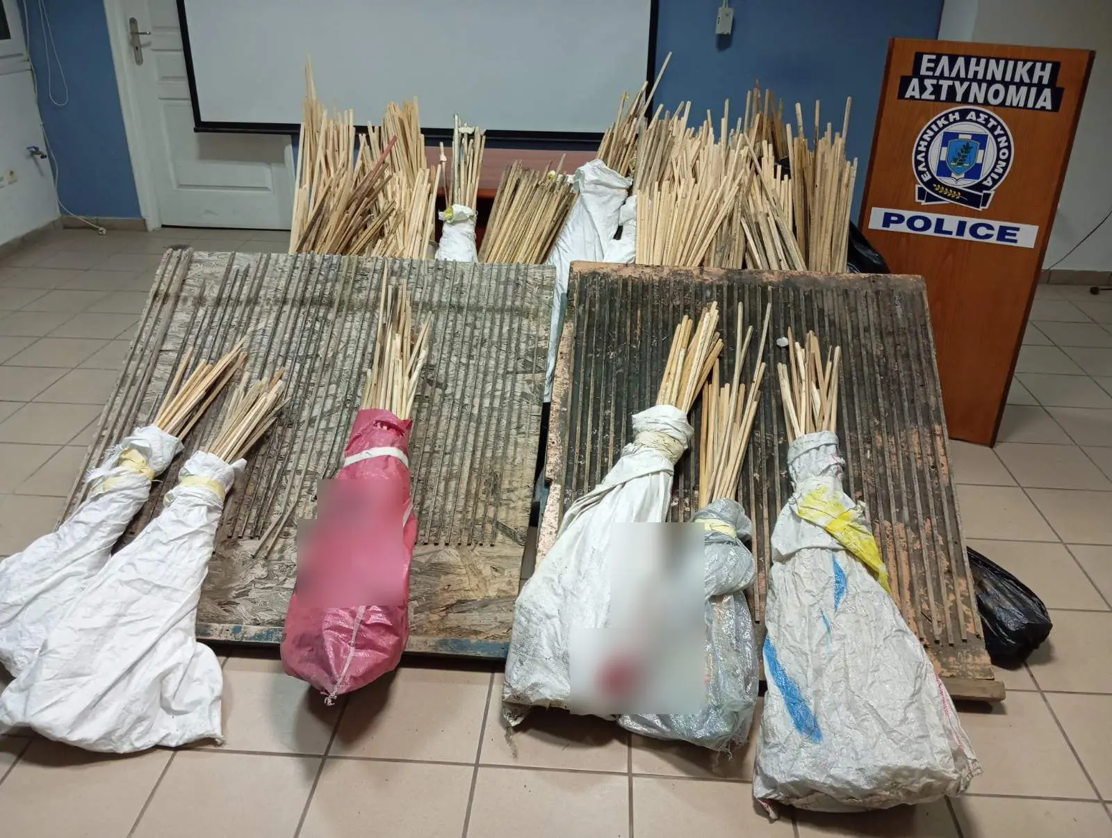 Εντοπίστηκαν και κατασχέθηκαν 1.181 αυτοσχέδιες ρουκέτες στη Χίο